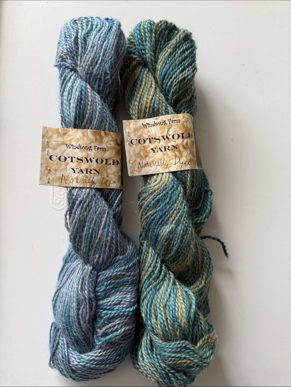 Cotswold yarn
Size 3.9 &3.4
Color: sea blue & teal